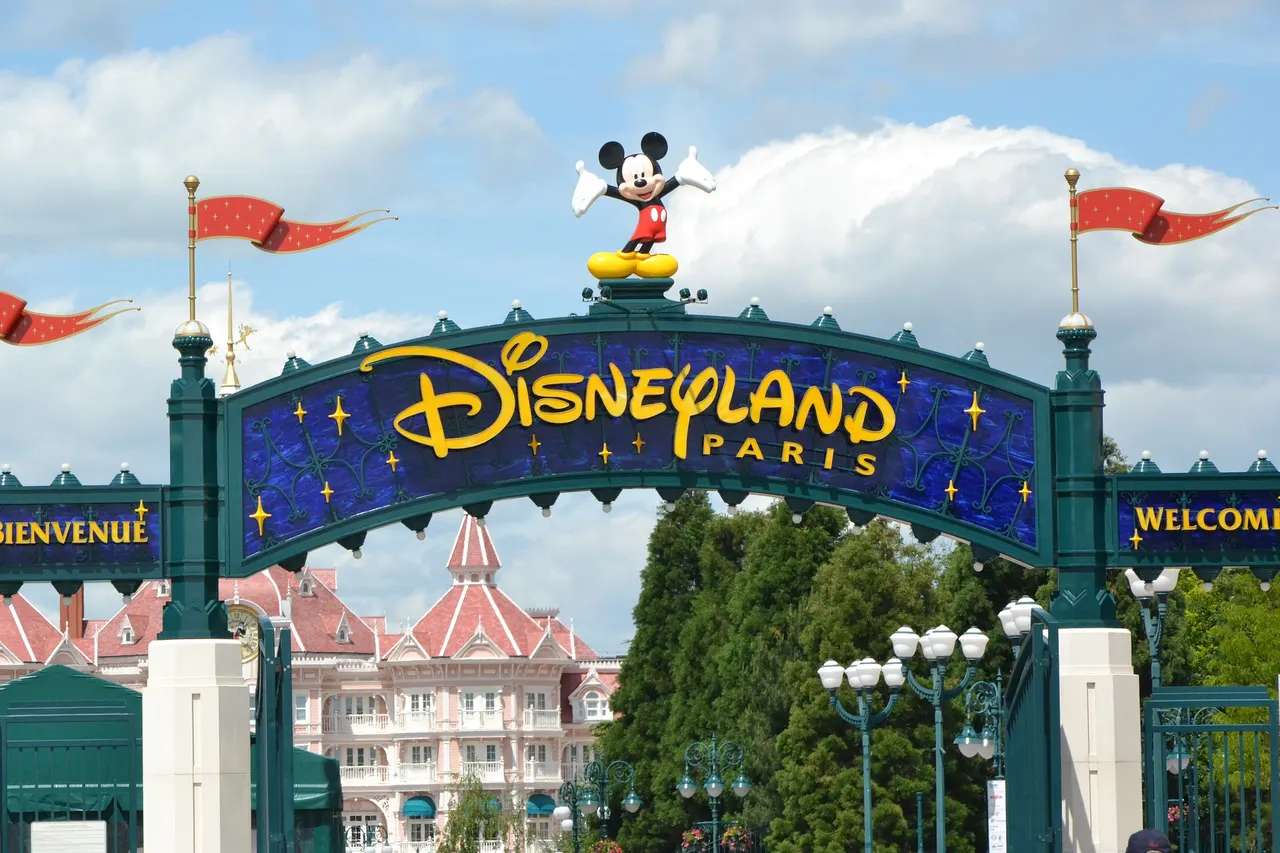 Entrance-Disneyland-parc