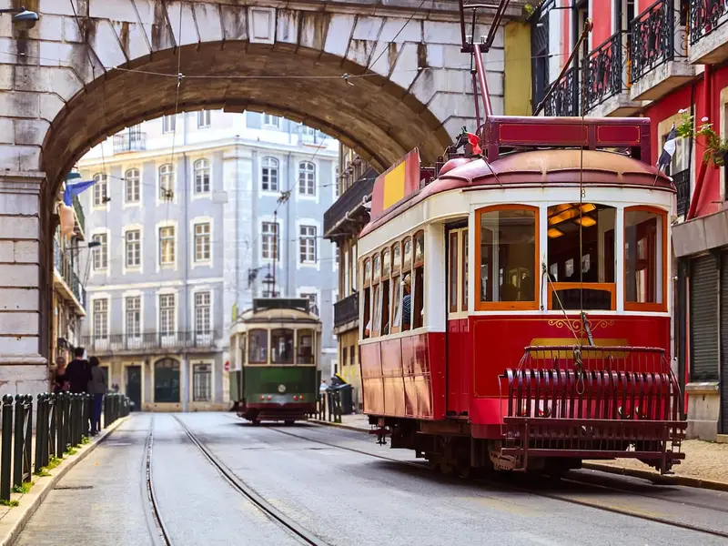 shutterstock_1843517773-lisbon-(1)-1668085854.jpg