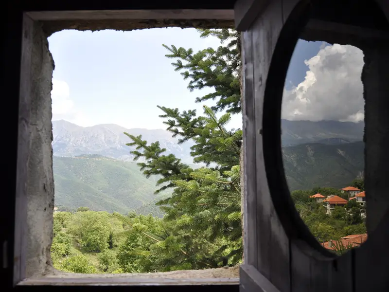 window-4167272_1920.jpg