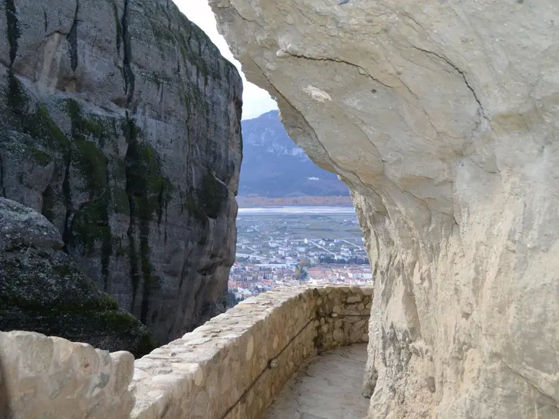 Αγία Τριάδα, Μετέωρα, Καλαμπάκα