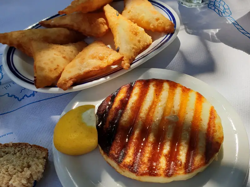 Χιώτικοι μεζέδες (μαστέλο ψητό & κοπανιστοπιτάκια)