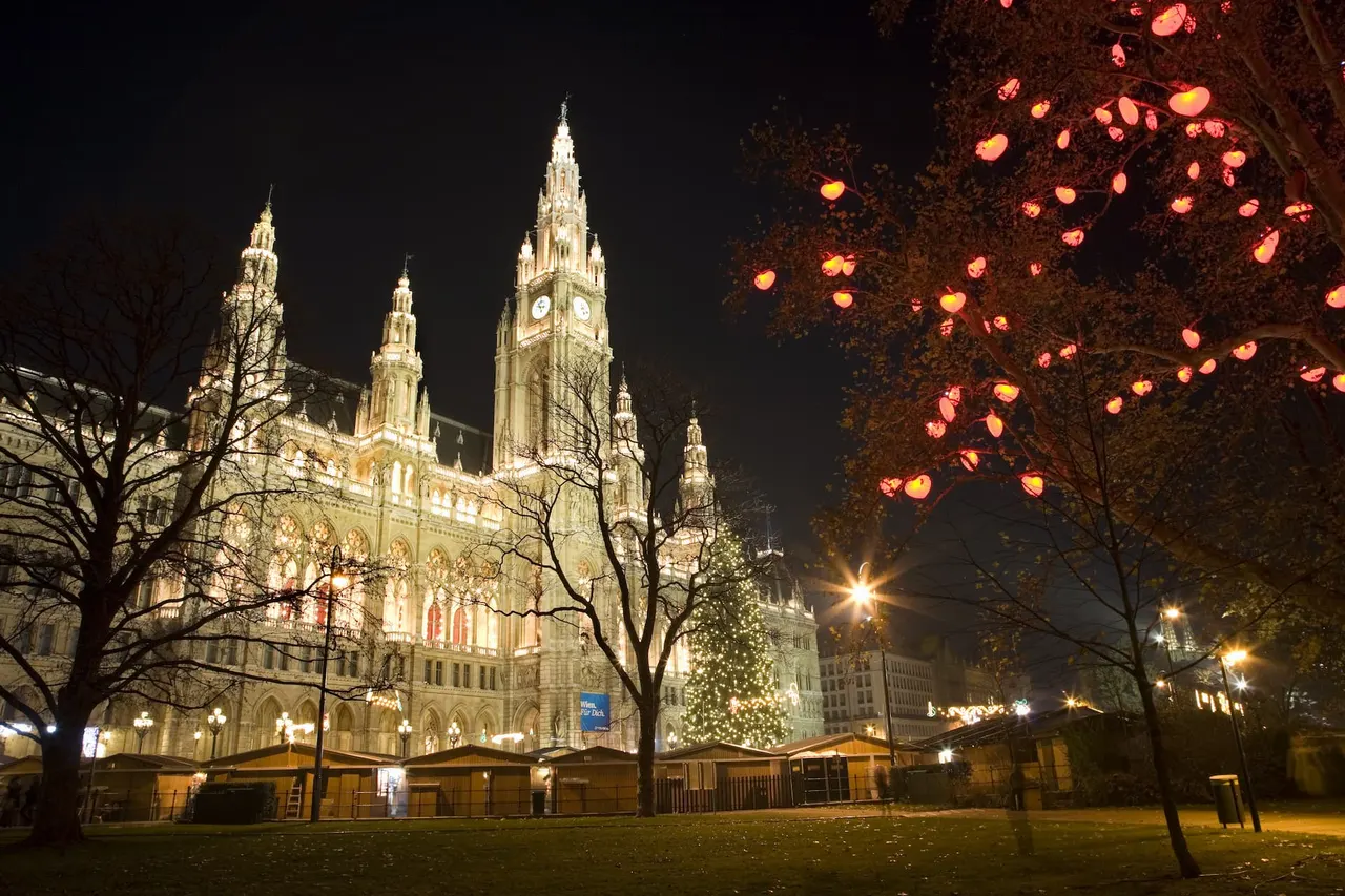 Vienna - tower of town-hall