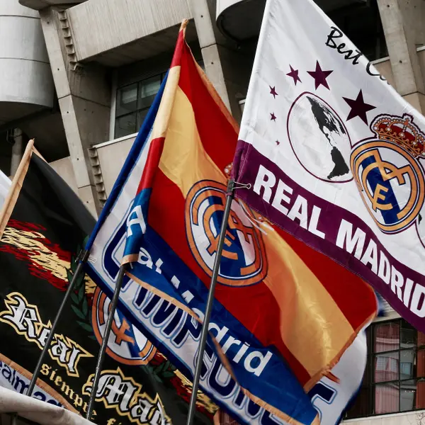 REAL MADRID, σημαίες στο γήπεδο Σαντιάγο Μπερναμπέου