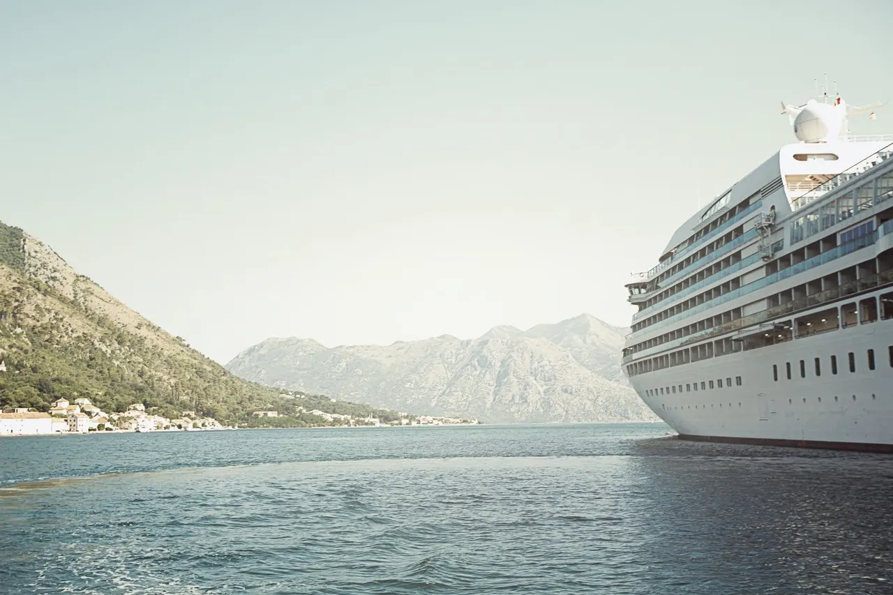 seabourn-encore-a3a5f24d5fd5a831c10dbd54c40167a7.jpg