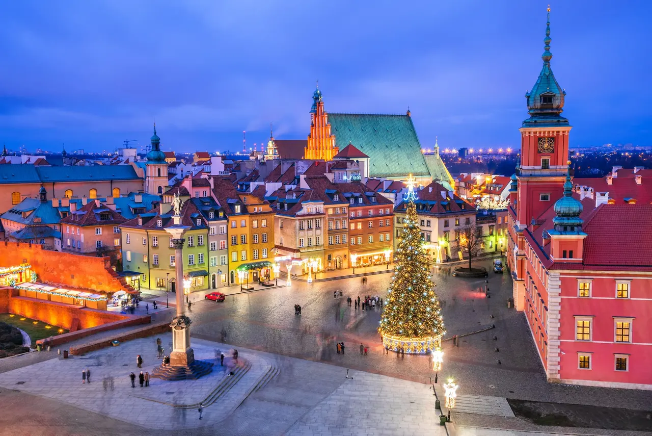 shutterstock_1675019998--warsaw,-poland(1).jpg