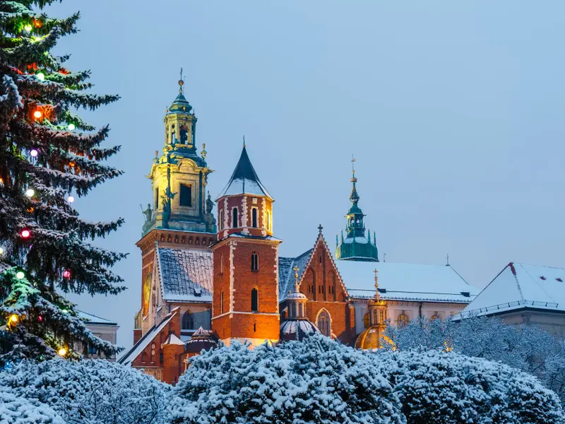 shutterstock_1150698890-wawel-castle-in-krakow-(1).jpg