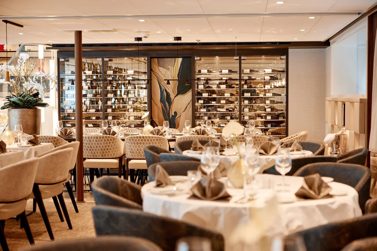 AMADEUS Riva, Restaurant, Wine Display