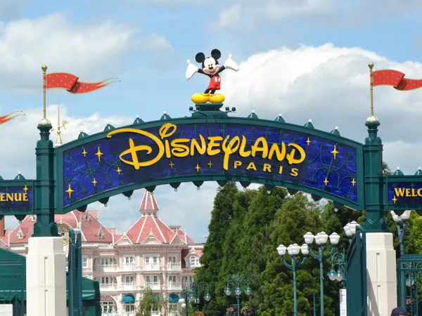 Entrance-Disneyland-parc