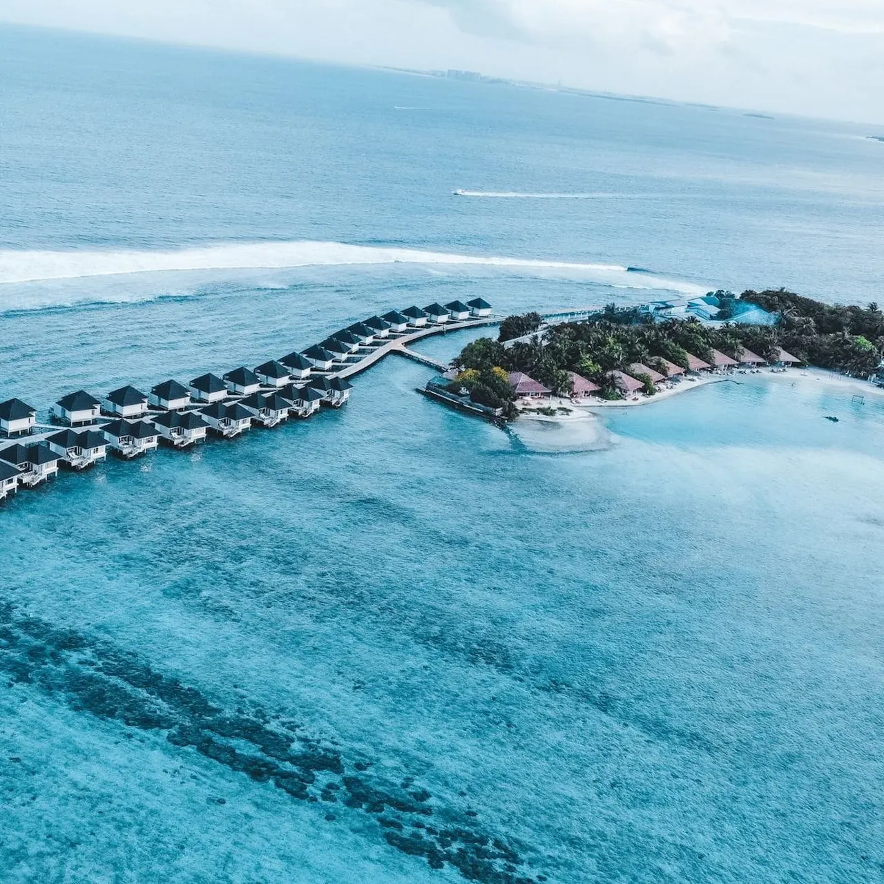 cinnamon-dhonveli-maldives-5-(1).jpg